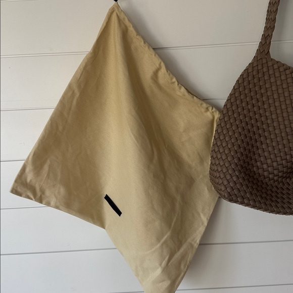 Naghedi hobo in cashmere. Like new condition. Includes pouch and dustbag. - Picture 2 of 3